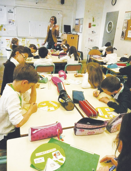 ecole-primaire-Sainte-Genevieve-d-Asnieres Valérie Huille anime sa classe d’une manière plus horizontale.