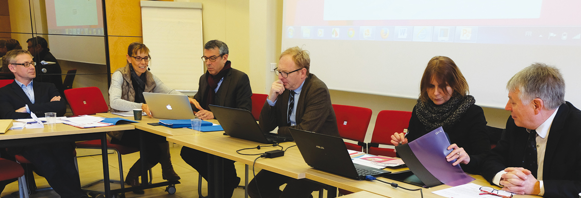 webclasseur-folios-migration-enseignement-catholique À droite : les responsables de l’Onisep accueillis au Sgec par Jean-Marc Petit et Véronique Borocco.